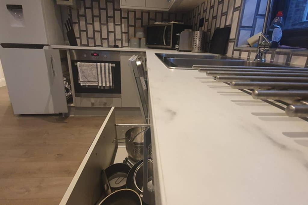 דירות לונדון Luxurious Hidden Gem In Wandsworth מראה חיצוני תמונה