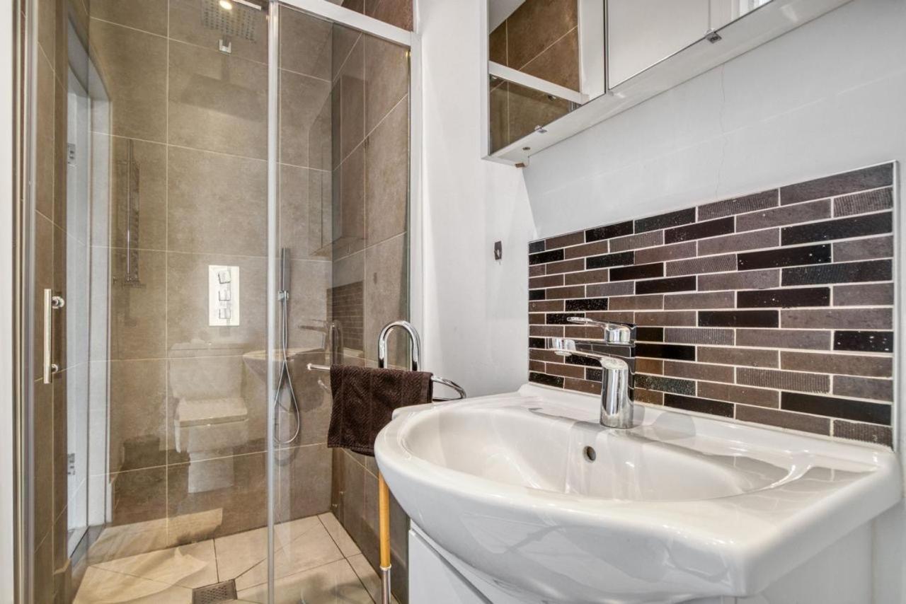 דירות לונדון Luxurious Hidden Gem In Wandsworth מראה חיצוני תמונה