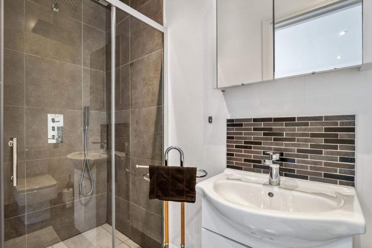 דירות לונדון Luxurious Hidden Gem In Wandsworth מראה חיצוני תמונה